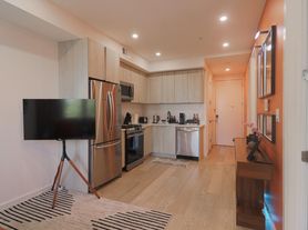 1806 Saint NE