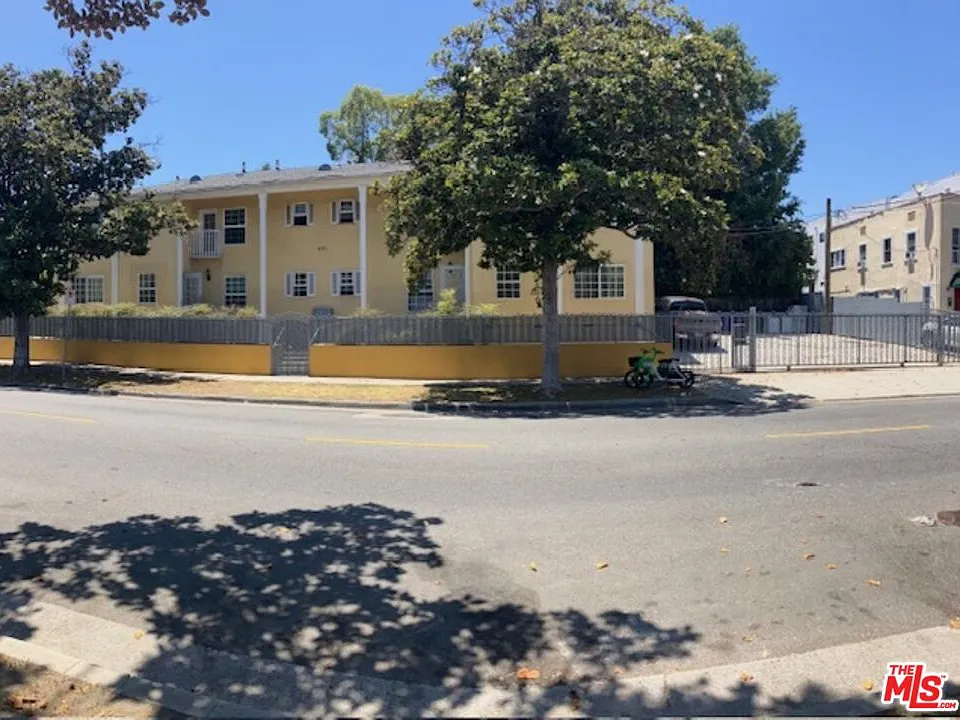 401 N Van Ness Ave #3