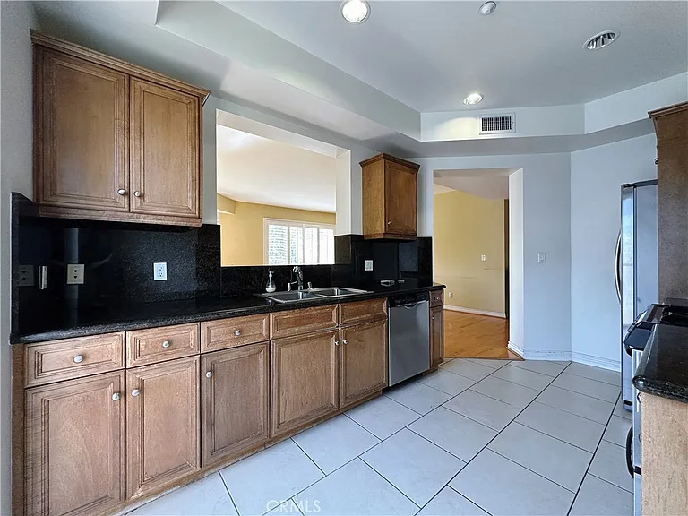 320 S Willaman Dr #402 — Photo 16
