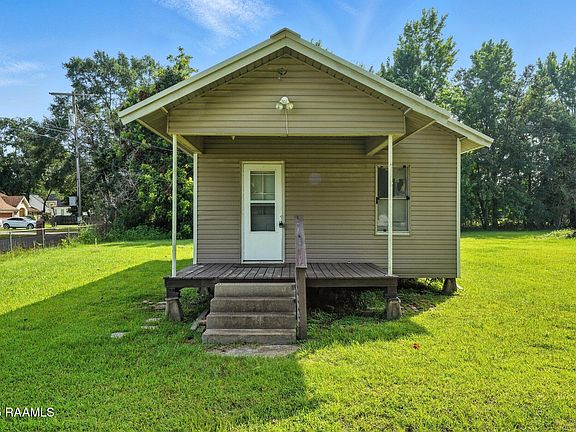 2nd image of 320 River Woods Dr