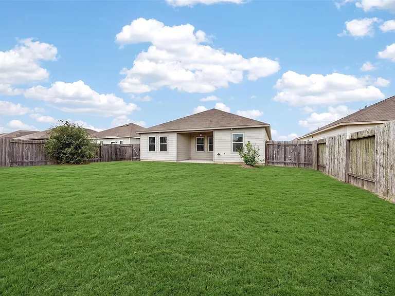 1024 Banyon Tree Ln — Photo 38
