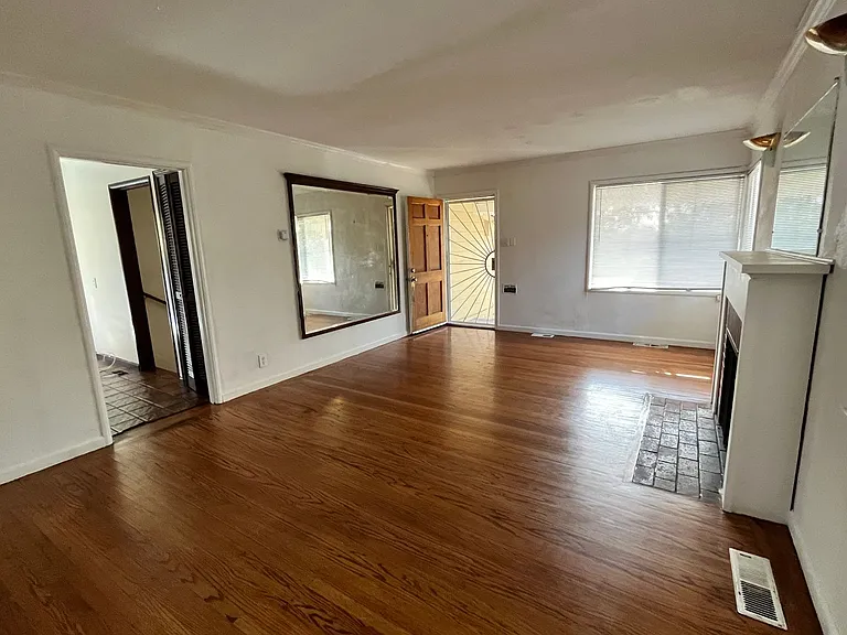 20900 Birch St — Photo 9