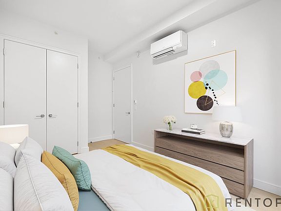 4th image of 555 W 45th St #1I