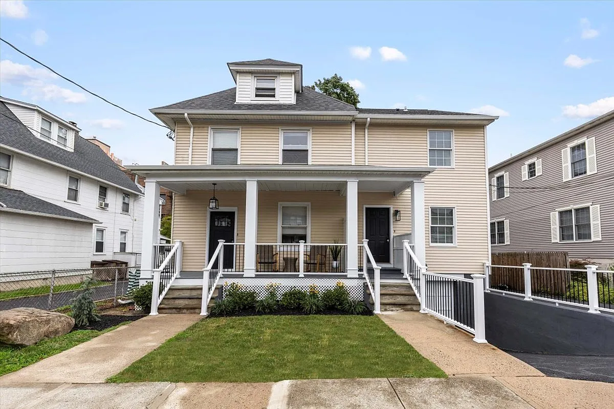 3 bed, 1700 sqft, $6,200 — Photo 1