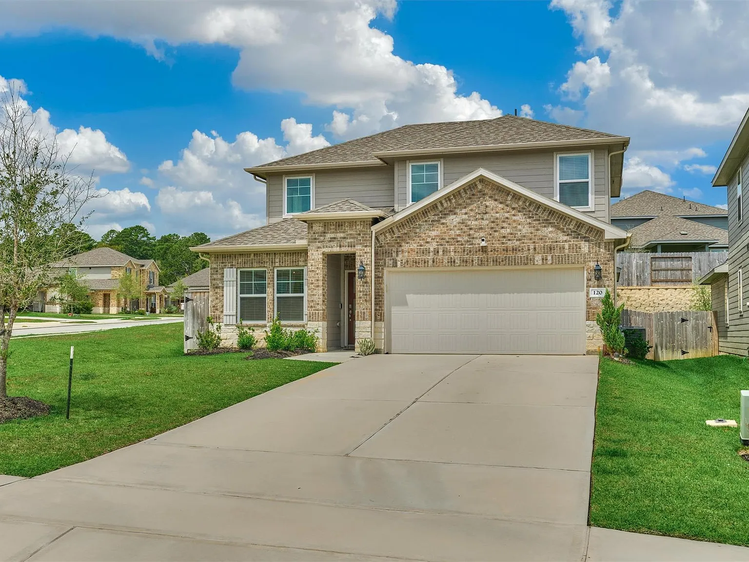 4 bed, 2.5 bath, 2469 sqft, $2,700 — Photo 2