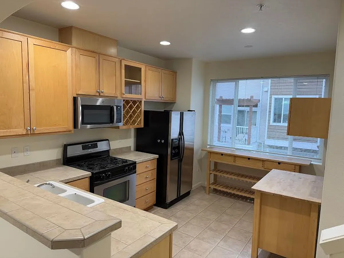 Building Photo - 8540 SW 147th Ter #102