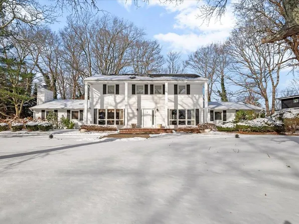 34 Juneau Boulevard, Woodbury, NY 11797