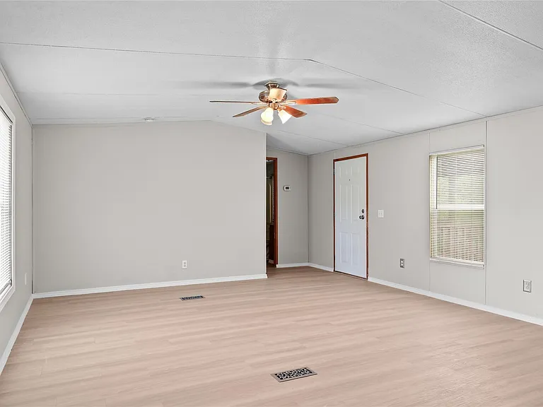 22091 Bowden Dr — Photo 8