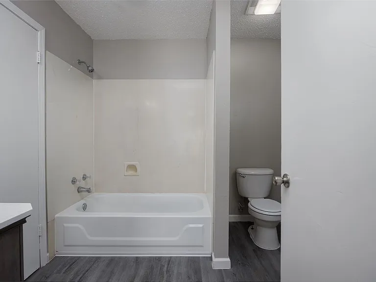 12023 Roddy Rd — Photo 10