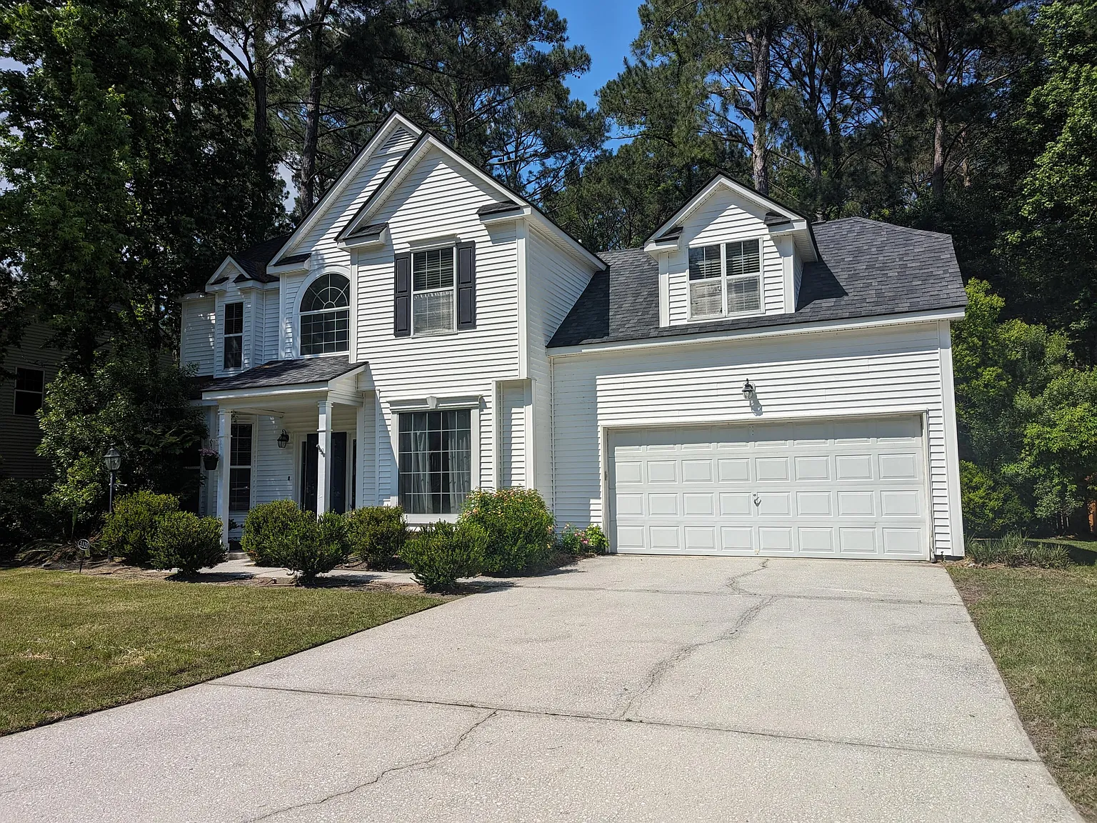 4 bed, 2.5 bath, 2221 sqft, $3,999 — Photo 1