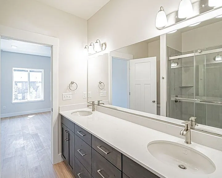 351 E Lorene St — Photo 24