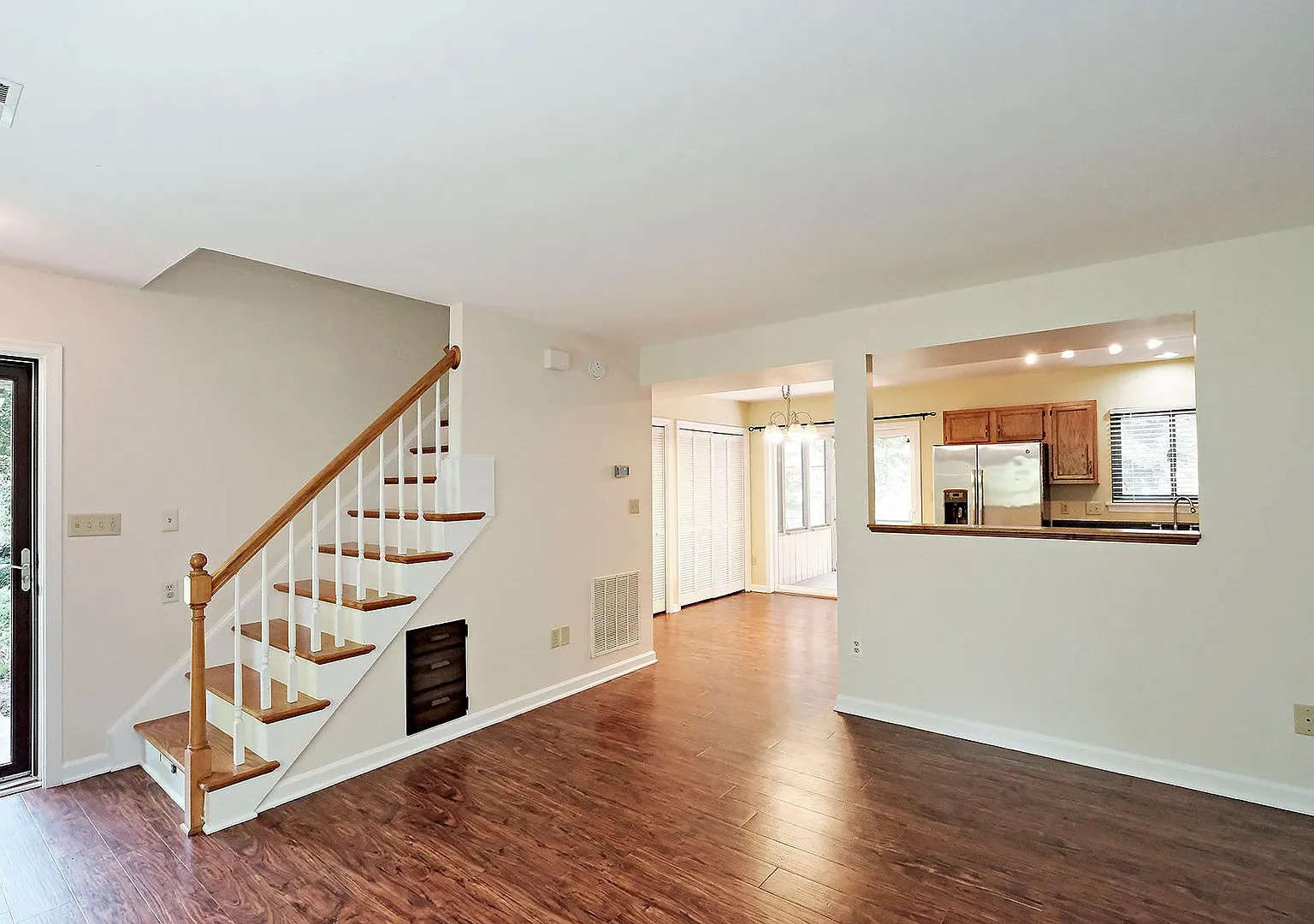 Move-in Ready Western Albemarle Home With Private Backyard — Photo 4