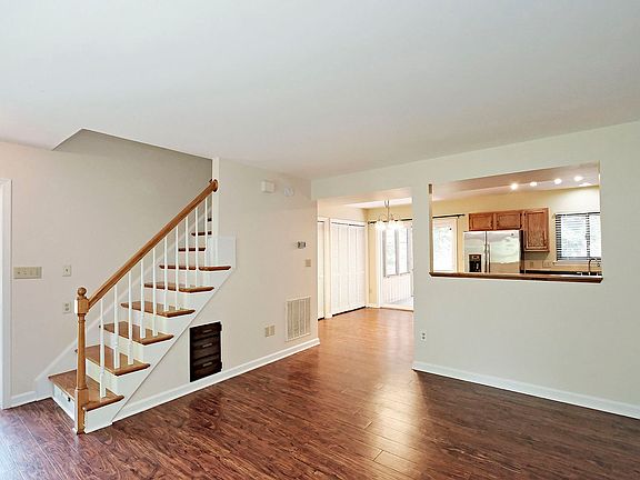 4th image of 1011 Highlands Dr