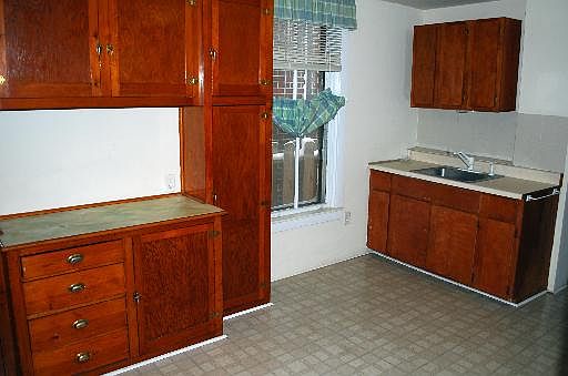 5th image of 1742 W Wellington Ave