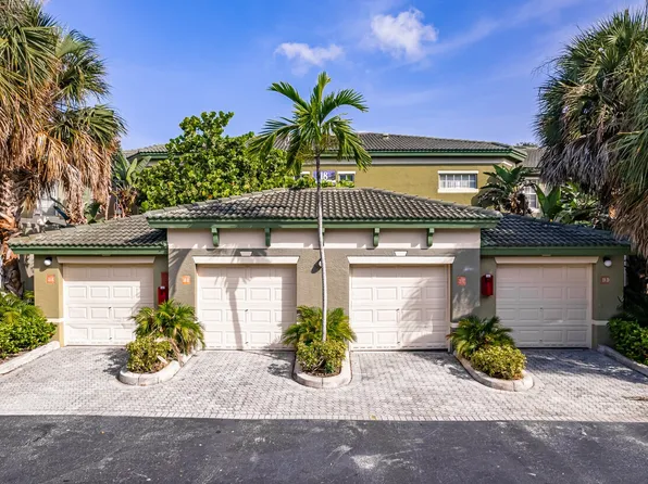 Quantum Lake Villas Apartments