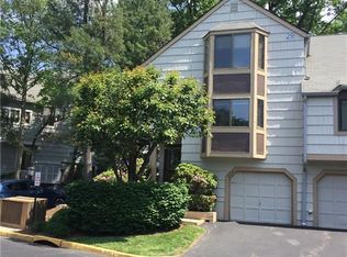 174 Treetop Cir, Nanuet, NY 10954