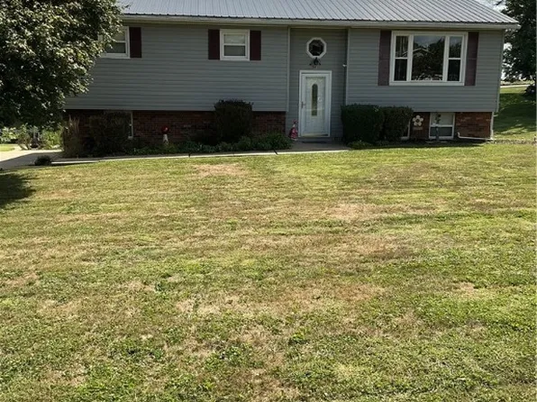 980 Locust Lake Cir, Zanesville, OH 43701