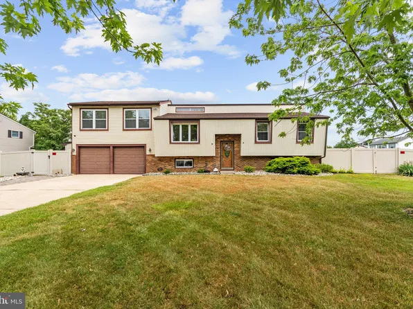 2 Polaris Ct, Turnersville, NJ 08012