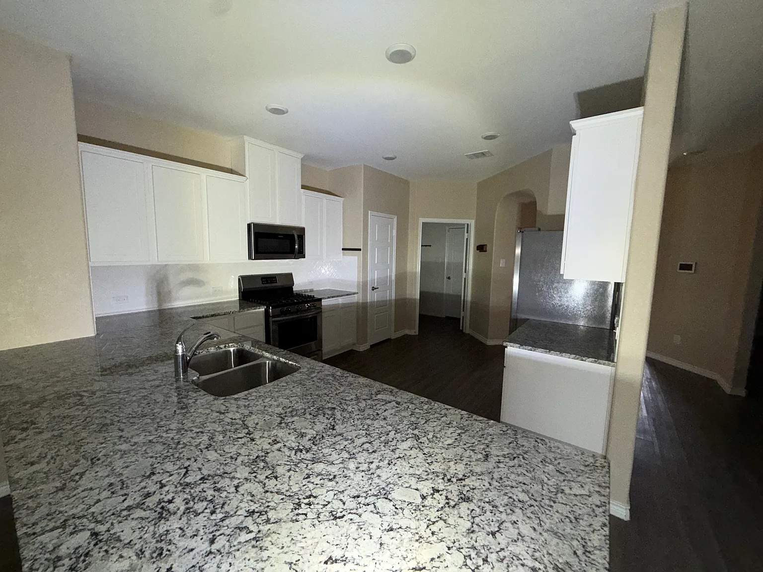 4 bed, 1875 sqft, $2,400 — Photo 4