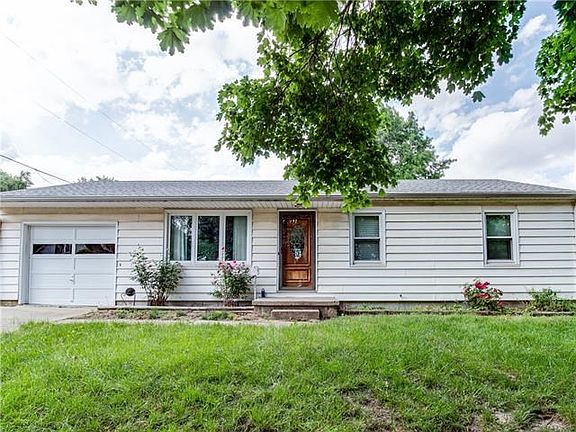 2nd image of 3201 Messanie St