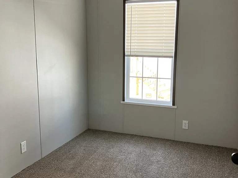 500 W Payton St #37 — Photo 6