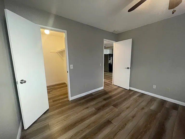 202 Woodland Pkwy #113 — Photo 8