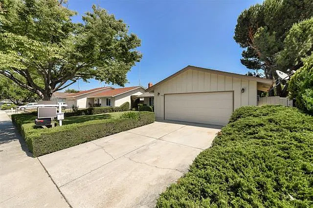 4949 Avenida De Los Arboles photo 1