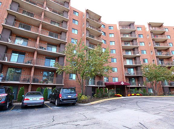2nd image of 1 Bloomingdale Pl APT 410