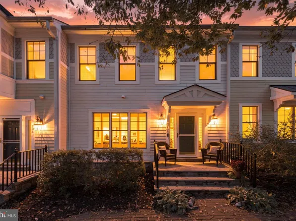 102 Edgehill Dr, Occoquan, VA 22125