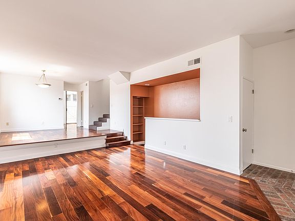 3rd image of 1813 Barry Ave