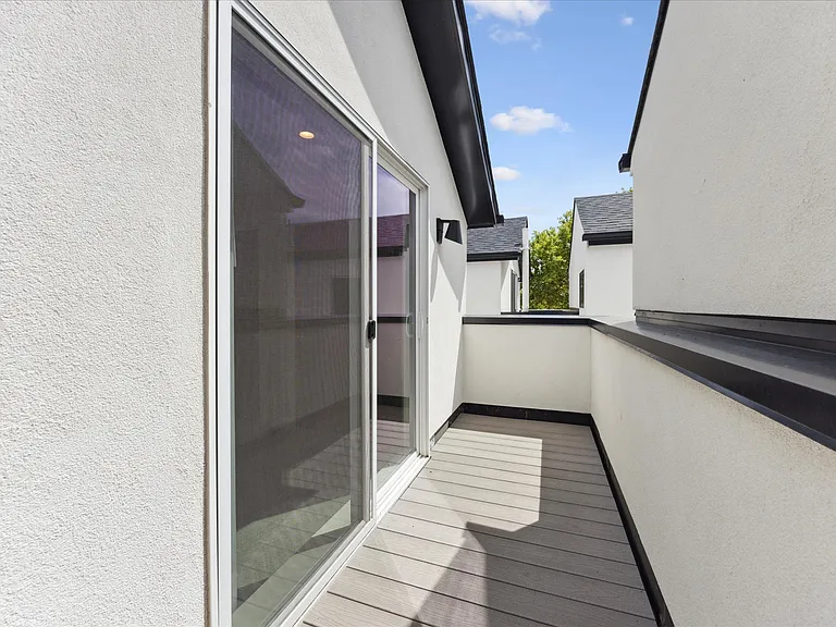 1419 N Irving St — Photo 23
