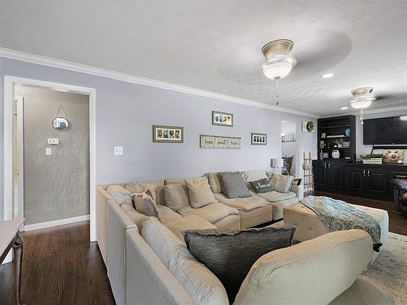 3rd image of 255 Homer Young St