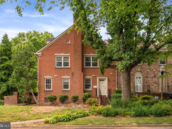 103 Great Falls St #13, Falls Church, VA 22046