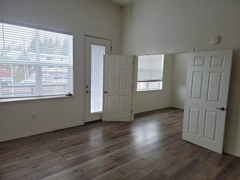 Clark Apartments — Photo 29