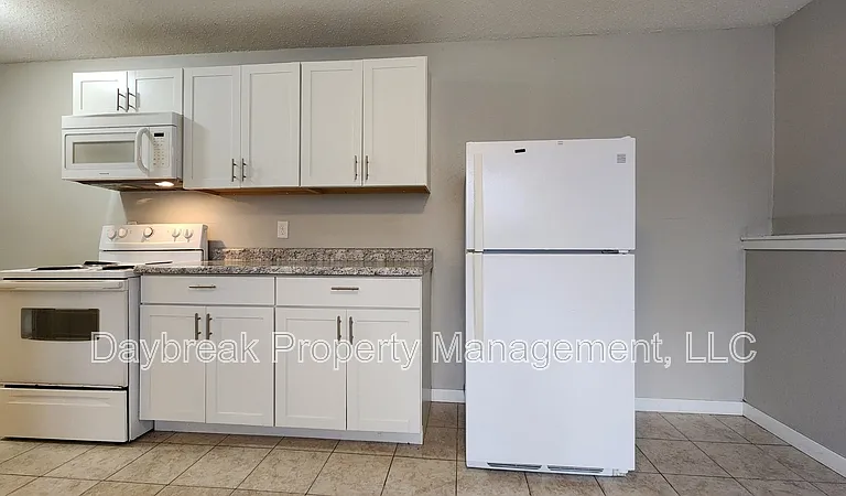 717 30th St N #5 — Photo 4