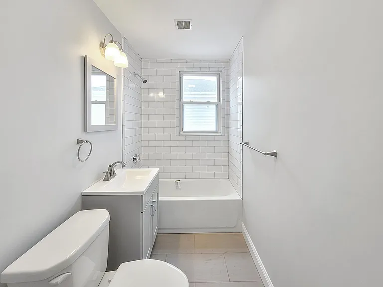 116 Gladstone St #3 — Photo 10