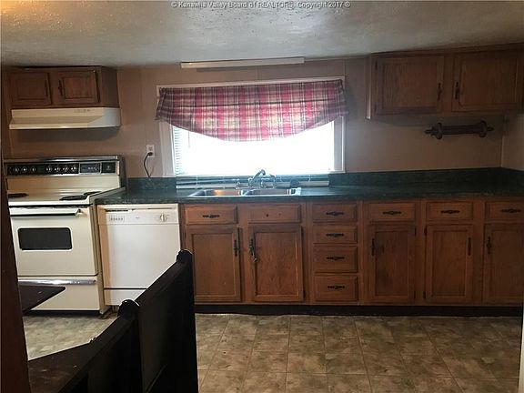 2nd image of 102 Graceland Cir