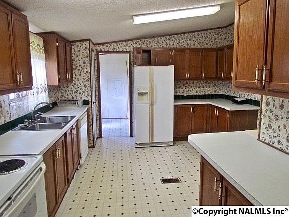 5th image of 135 Melissa Ln