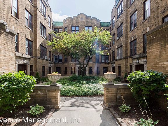 2nd image of 952 S Oak Park Ave Unit 13