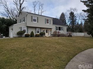 13 Sterling Ct, East Brunswick, NJ 08816