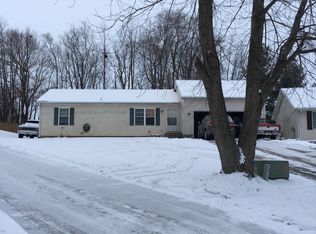 6 Fox Point Ct, Pekin, IL 61554