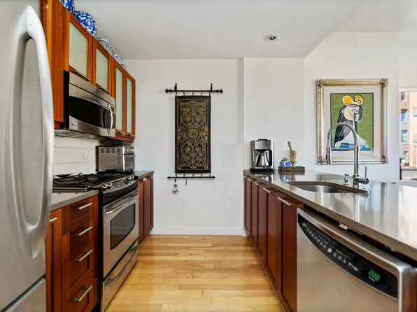 3585 Greystone Avenue image 3 of 9