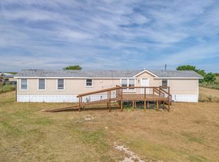 104 Layfield Ln, Rhome, TX 76078