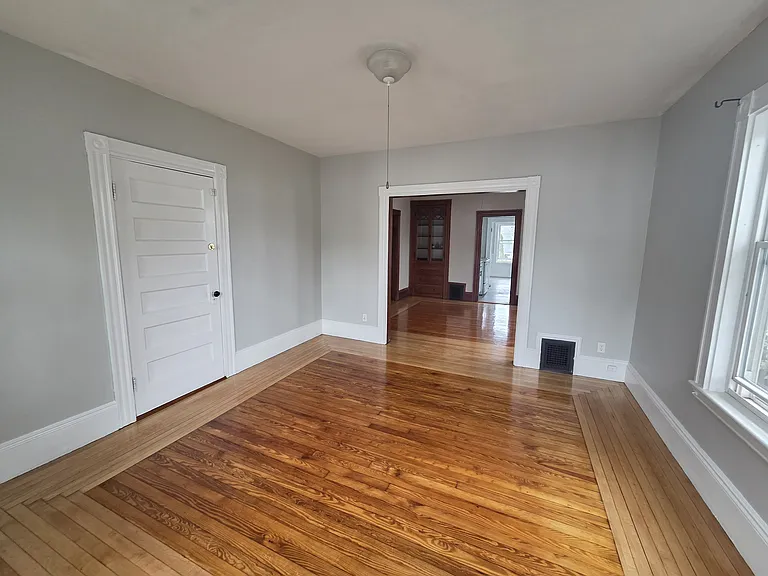 147-149 Essex St #2 — Photo 6