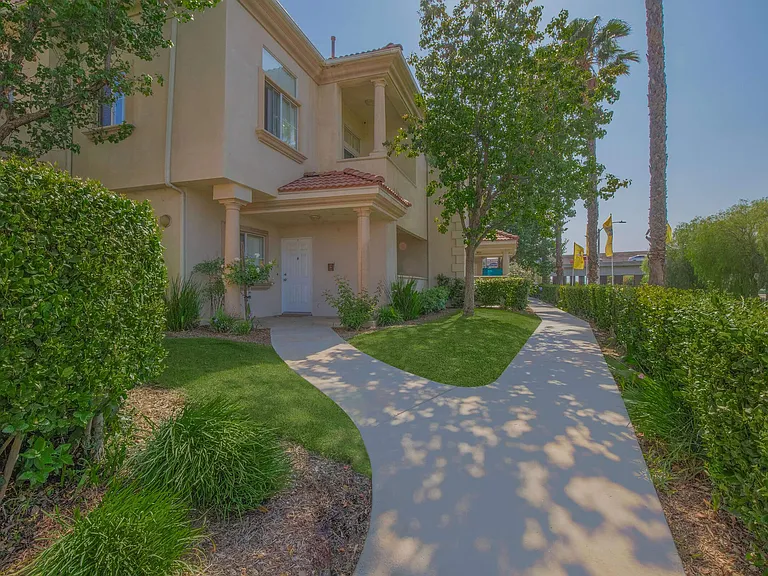 Colony Townhomes — Photo 24