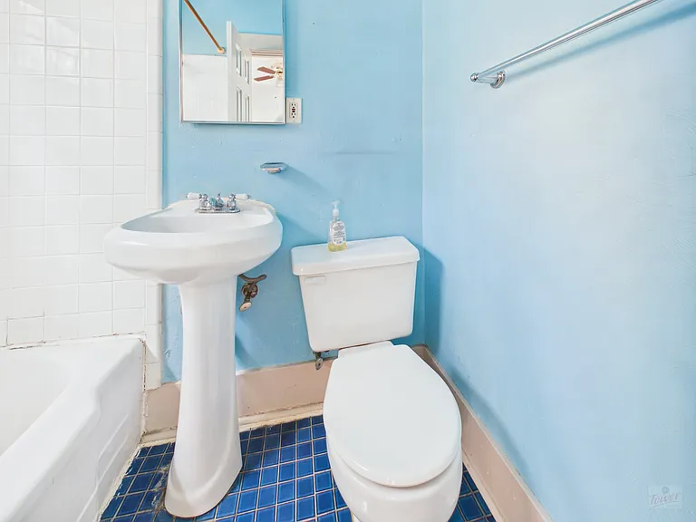 3006 Duval St #4 — Photo 8
