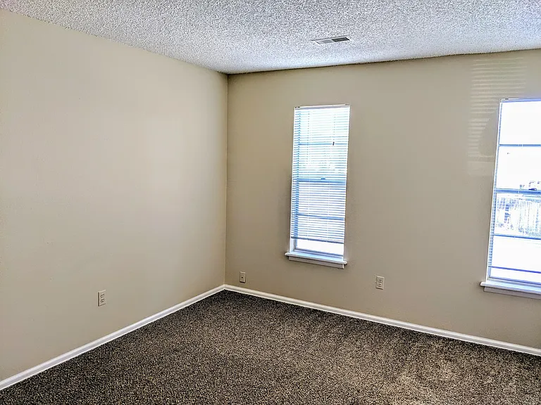 1050 Sir Galahad Drive — Photo 15