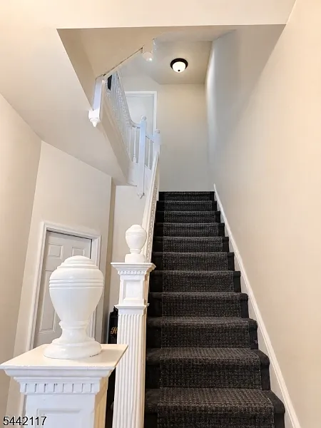 3 bed, 1.0 bath, $2,000 — Photo 2