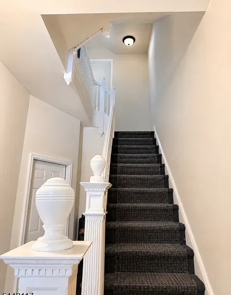 316 Clifton Ave — Photo 2
