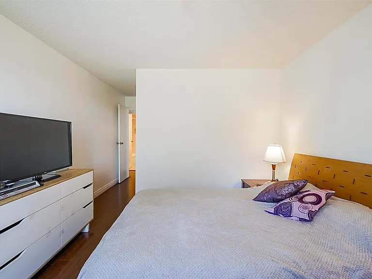 236 W 2nd St #109 — Photo 11